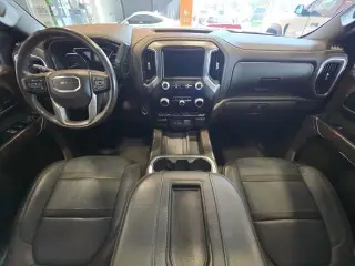 GMC Sierra 1500 2019 4x4 Denali 4 puertas Cabina doble 5.8 pies. Caja corta