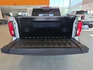 GMC Sierra 1500 2019 4x4 Denali 4 puertas Cabina doble 5.8 pies. Caja corta