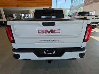 GMC Sierra 1500 2019 4x4 Denali 4 puertas Cabina doble 5.8 pies. Caja corta