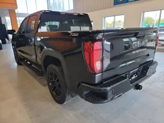 GMC Sierra 1500 2023 4x4 Elevation 4 puertas Cabina Crew 5.8 pies. SB