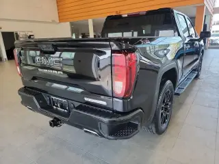 GMC Sierra 1500 2023 4x4 Elevation 4 puertas Cabina Crew 5.8 pies. SB