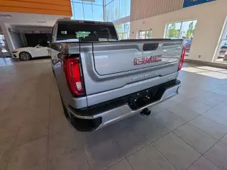 GMC Sierra 1500 2025 4x4 SLT Cabina Crew 4 puertas 5.8 pies. Caja corta