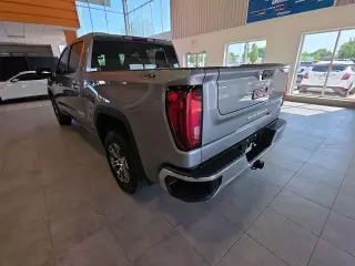GMC Sierra 1500 2025 4x4 SLT Cabina Crew 4 puertas 5.8 pies. Caja corta