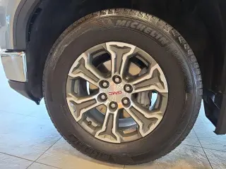 GMC Sierra 1500 2025 4x4 SLT Cabina Crew 4 puertas 5.8 pies. Caja corta