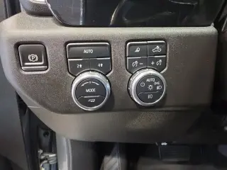 GMC Sierra 1500 2025 4x4 SLT Cabina Crew 4 puertas 5.8 pies. Caja corta