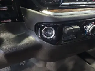 GMC Sierra 1500 2025 4x4 SLT Cabina Crew 4 puertas 5.8 pies. Caja corta