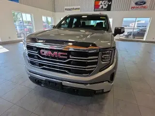 GMC Sierra 1500 2025 4x4 SLT Cabina Crew 4 puertas 5.8 pies. Caja corta