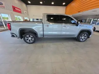 GMC Sierra 1500 2025 4x4 SLT Cabina Crew 4 puertas 5.8 pies. Caja corta