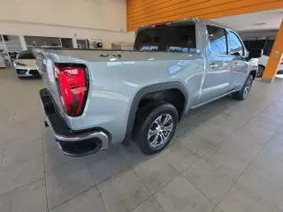 GMC Sierra 1500 2025 4x4 SLT Cabina Crew 4 puertas 5.8 pies. Caja corta