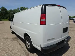 Furgoneta de Carga Extendida GMC Savana 2017 3500 3 puertas