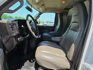Furgoneta de Carga Extendida GMC Savana 2017 3500 3 puertas