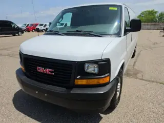 Furgoneta de Carga Extendida GMC Savana 2017 3500 3 puertas