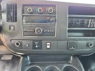 Furgoneta de Carga Extendida GMC Savana 2017 3500 3 puertas