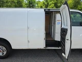 Furgoneta de Carga Extendida GMC Savana 2017 3500 3 puertas