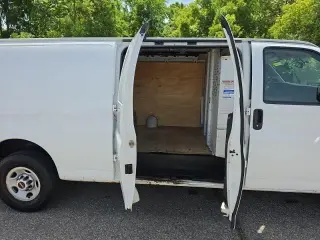 Furgoneta de Carga Extendida GMC Savana 2017 3500 3 puertas