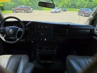 Furgoneta de Carga Extendida GMC Savana 2017 3500 3 puertas