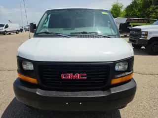 Furgoneta de Carga Extendida GMC Savana 2017 3500 3 puertas