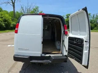 Furgoneta de Carga Extendida GMC Savana 2017 3500 3 puertas