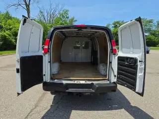 Furgoneta de Carga Extendida GMC Savana 2017 3500 3 puertas