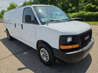 Furgoneta de Carga Extendida GMC Savana 2017 3500 3 puertas