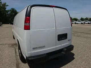 Furgoneta de Carga Extendida GMC Savana 2017 3500 3 puertas