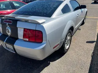 Ford Mustang 2006 V6 Estándar 2 puertas Fastback
