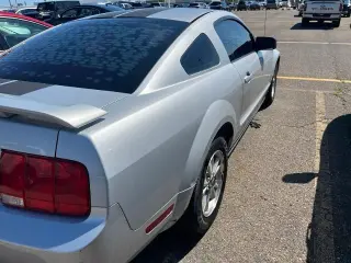 Ford Mustang 2006 V6 Estándar 2 puertas Fastback