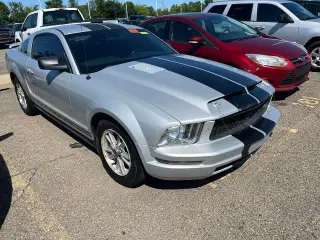 Ford Mustang 2006 V6 Estándar 2 puertas Fastback