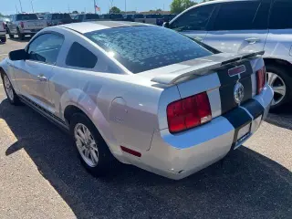 Ford Mustang 2006 V6 Estándar 2 puertas Fastback