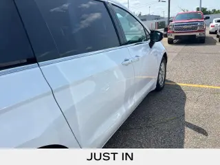Chrysler Pacifica 2024 Touring L 4 puertas Minivan