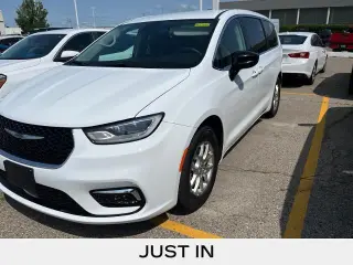 Chrysler Pacifica 2024 Touring L 4 puertas Minivan