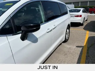 Chrysler Pacifica 2024 Touring L 4 puertas Minivan