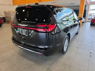 Chrysler Pacifica 2026 Select 4 puertas Minivan