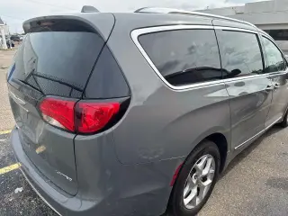 Chrysler Pacifica 2020 Limited 4 puertas Minivan