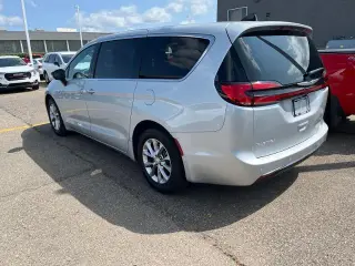 Chrysler Pacifica 2026 Limited 4 puertas Minivan