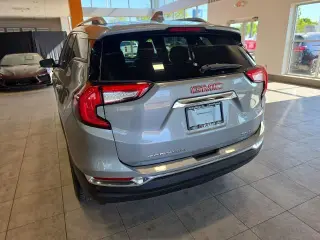 GMC Terrain 2023 AWD SLT SUV de 4 puertas