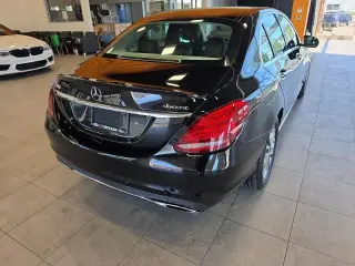 Mercedes-Benz Clase C 2016 AWD C 300 4MATIC 4p Sedan
