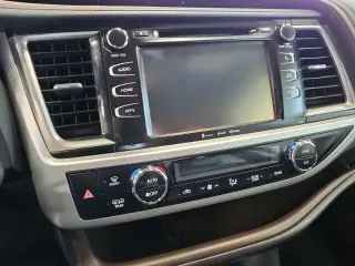 Toyota Highlander 2018 AWD LE 4dr SUV