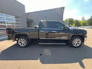 GMC Sierra 1500 2017 4x4 SLT 4 puertas Double Cab 6.5 pies. SB
