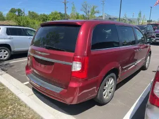 Chrysler Town and Country 2012 Touring-L 4 puertas Minivan