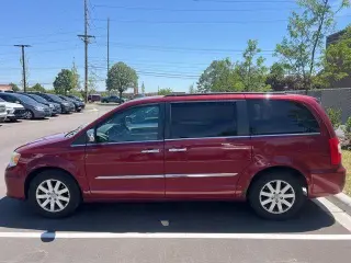 Chrysler Town and Country 2012 Touring-L 4 puertas Minivan