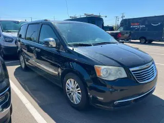 Chrysler Town and Country 2013 Limited 4 puertas Minivan