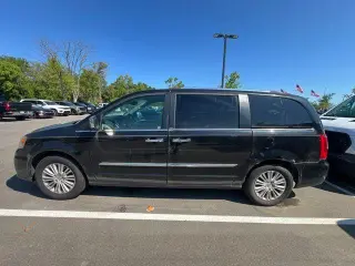 Chrysler Town and Country 2013 Limited 4 puertas Minivan