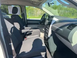 Dodge Grand Caravan 2008 SXT Extendido 4 puertas Minivan