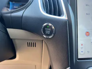 Ford Edge 2023 AWD Titanium 4dr Crossover