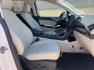 Ford Edge 2023 AWD Titanium 4dr Crossover