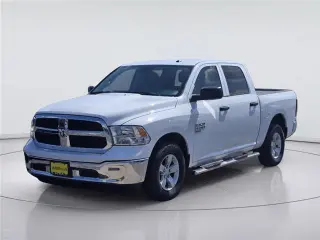 Ram 1500 Classic 2023 4x2 Tradesman 4p Cabasión de Tripulación con Caja Corta de 5.5 pies Sujeción de Pickup
