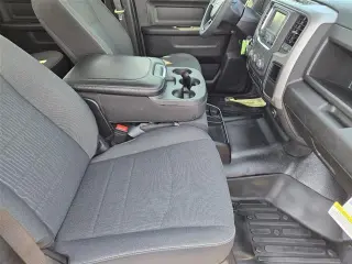 Ram 1500 Classic 2023 4x2 Tradesman 4p Cabasión de Tripulación con Caja Corta de 5.5 pies Sujeción de Pickup