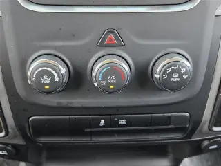 Ram 1500 Classic 2023 4x2 Tradesman 4p Cabasión de Tripulación con Caja Corta de 5.5 pies Sujeción de Pickup