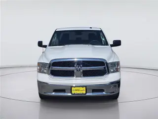 Ram 1500 Classic 2023 4x2 Tradesman 4p Cabasión de Tripulación con Caja Corta de 5.5 pies Sujeción de Pickup